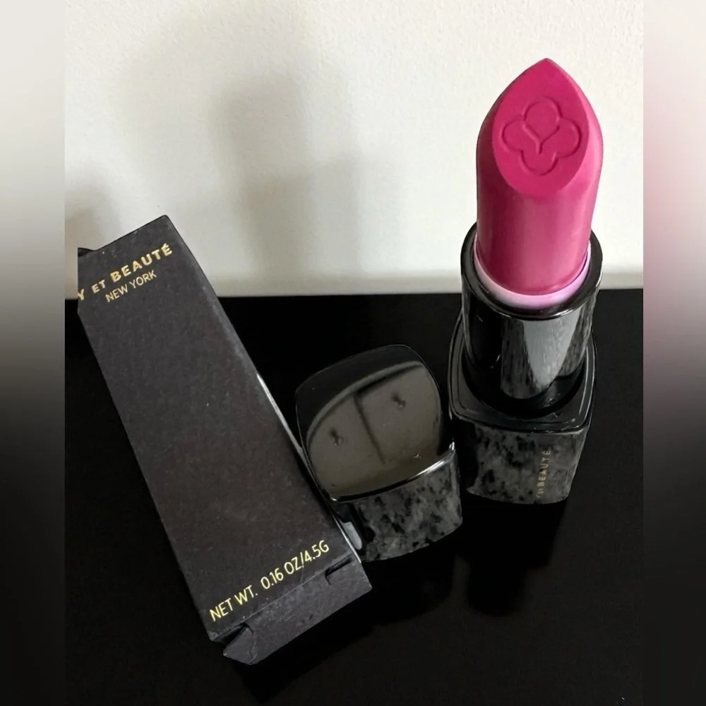Y ET BEAUTÉ HIGH PERFORMANCE LIPSTICK - CALME. NEW IN BOX. ORGANIC.
